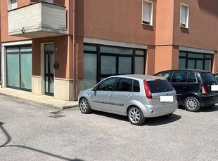 Negozio in vendita a Passignano Sul Trasimeno