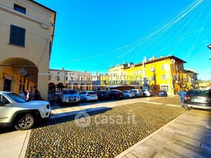 Negozio/Locale commerciale in Affitto in Piazza Ugo Dallò a Castiglione delle Stiviere