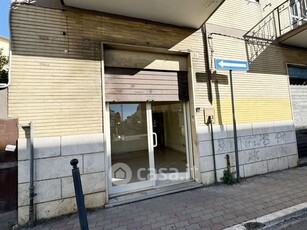 Negozio/Locale commerciale in Affitto in Via Achille Montanucci a Civitavecchia