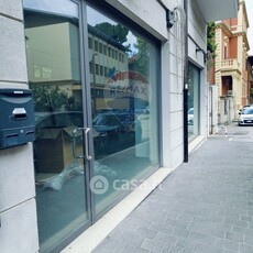 Negozio/Locale commerciale in Affitto in Via Benedetto Cairoli 60 a Foligno