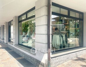 Negozio/Locale commerciale in Affitto in Via Cesare Formenti 11 a Seregno