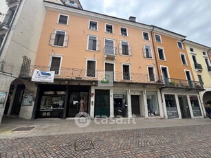 Negozio/Locale commerciale in Affitto in Via G. Garibaldi 1 a Schio