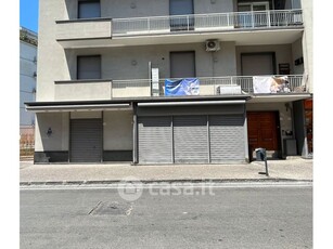 Negozio/Locale commerciale in Affitto in Via Giuseppe Cosenza 143 a Castellammare di Stabia