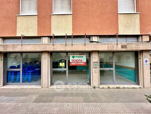 Negozio/Locale commerciale in Affitto in Via Nazario Sauro a Cascina