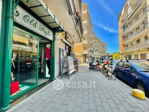 Negozio/Locale commerciale in Affitto in Via Nicolò Garzilli 39 a Napoli