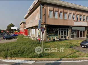 Negozio/Locale commerciale in Affitto in Via Orzinuovi a Brescia