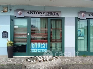 Negozio/Locale commerciale in Affitto in Via Sacro Cuore 27 b a Padova
