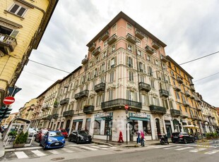 Negozio/Locale commerciale in Affitto in Via San Donato 23 a Torino