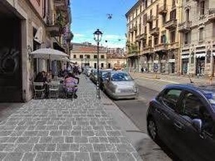 Negozio/Locale commerciale in Affitto in Via Vigevano a Milano
