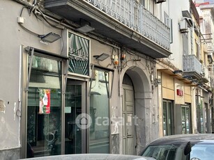 Negozio/Locale commerciale in Affitto in Via Vittorio Emanuele III a Secondigliano 49 a Napoli