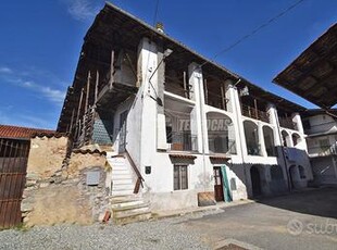 Porzione di casa con terrazzo