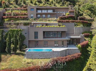 Prestigiosa dimora in stile contemporaneo con bellissima vista sul Lago di Como e Villa d’Este