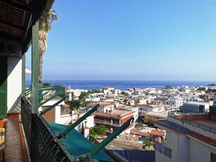 Quadrilocale in vendita a Ischia