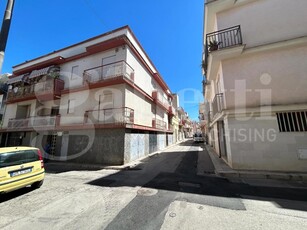Quadrilocale in Via Lagrasta 35, Canosa di Puglia, 1 bagno, posto auto