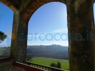 Rustico casale da ristrutturare in vendita a Castiglione Del Lago