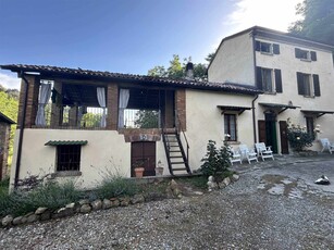 Rustico casale in vendita a Gropparello Piacenza Sariano