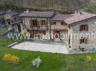 Rustico casale in vendita a Roccaverano Asti