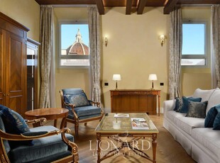 Sontuoso appartamento con vista panoramica sulla Cupola del Brunelleschi, in vendita a Palazzo Portinari Salviati a Firenze