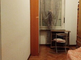 Stanza in affitto in appartamento con 3 camere da letto a Parella, Torino