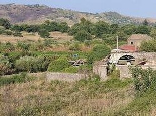 Terreno agricolo con fabbricati a Piedimonte Etneo