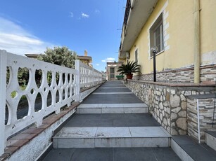 Trilocale in Via dei Gelsomini, Catanzaro, 1 bagno, giardino privato