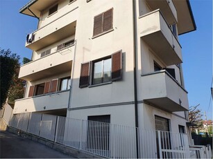 Trilocale in Via Meucci, Cantù, 1 bagno, arredato, 140 m², buono stato