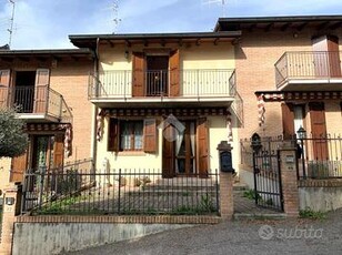 VILLA A SCHIERA A PRIGNANO SULLA SECCHIA