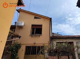 Villa a schiera in Via T. Vecellio, Monfalcone, 2 locali, 1 bagno