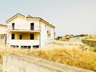 Villa bifamiliare in Vendita a Agrigento, 200'000€, 240 m²