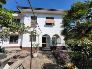 Villa bifamiliare in vendita a Cardano Al Campo Varese