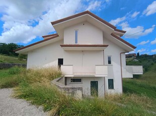 Villa bifamiliare in vendita a Frosinone
