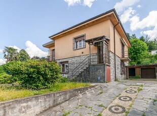 Villa bifamiliare in vendita a Inverigo