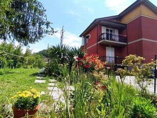 Villa bifamiliare in Vendita a La Spezia, zona La Foce, 416'000€, 150 m², arredato