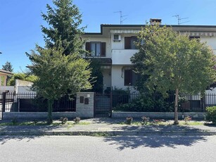 Villa bifamiliare in vendita a Sant'angelo Lodigiano Lodi