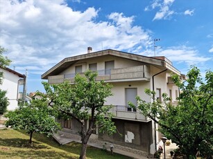 Villa con giardino in contrada piane maglierici, Silvi