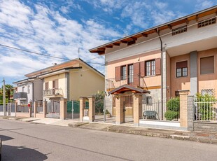 Villa con terrazzo, Rivalta di Torino villaggio sangone