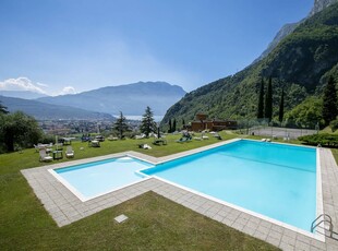 Villa di lusso con parcheggio, piscina e vista sul lago - 1,5 km dal Lago di Garda