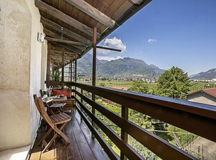 Villa di lusso con parcheggio, WiFi e balcone vicino al Lago di Garda