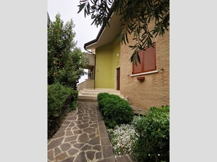 Villa in Affitto a Pescara, 2'000€, 250 m²