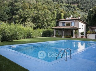 Villa in Affitto in a Camaiore