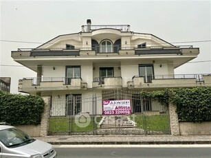 Villa in Affitto in Via Galatina a Capua