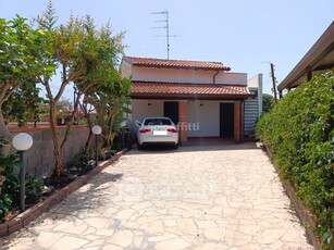 Villa in Affitto in Via Grotticelle 107 a Acireale