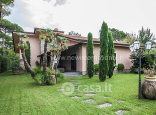 Villa in Affitto in Via Nazario Sauro a Forte dei Marmi