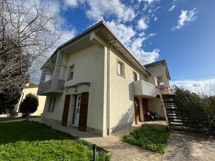 Villa in Castel Guelfo centro, Castel Guelfo di Bologna, 7 locali