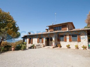 Villa in ottime condizioni, in vendita a Castelnuovo Berardenga