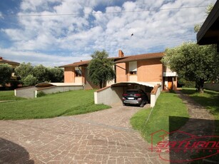 Villa in Vendita a Lucca, zona Santissima Annunziata, 750'000€, 350 m², con Box
