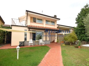 Villa in vendita a Montecatini Terme Pistoia