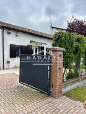 Villa in vendita a Novellara Reggio Emilia