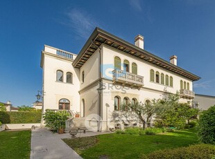 Villa in Vendita in Via Nervesa della Battaglia a Treviso