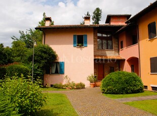 Villa Plurifamiliare a Gussago in Via Sale